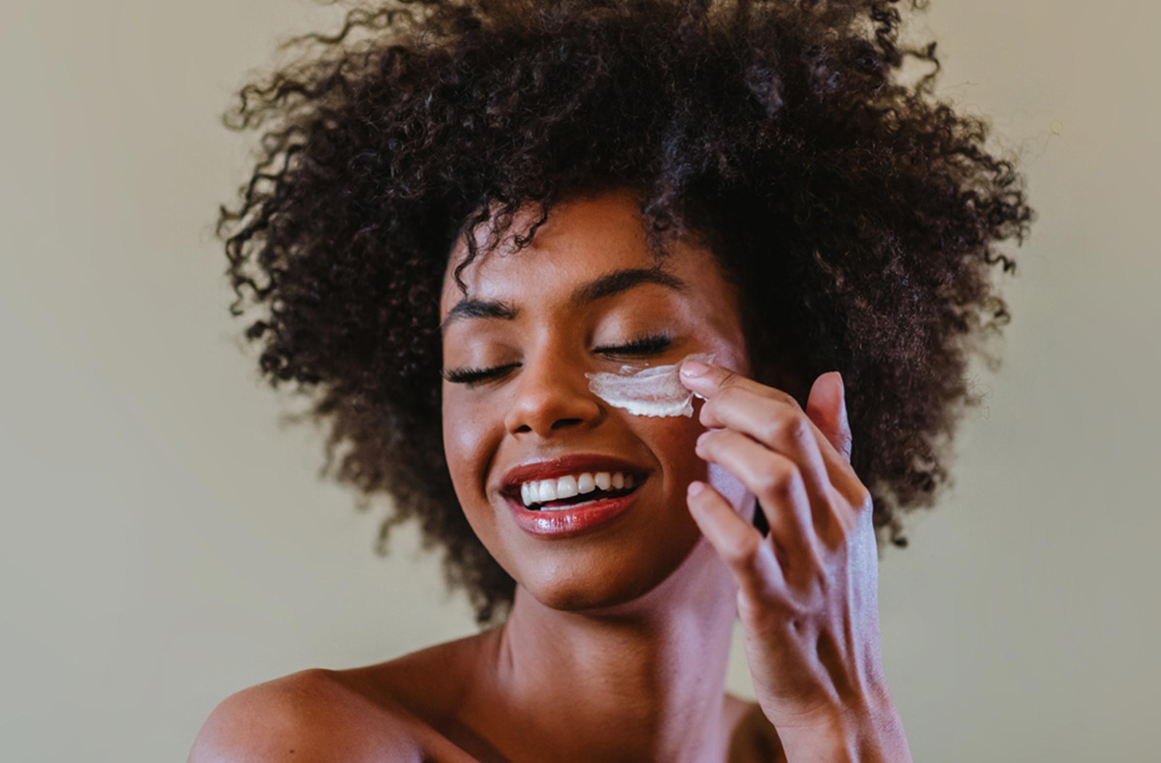 Cr�me AHA Fair & White : le secret d’une peau lisse